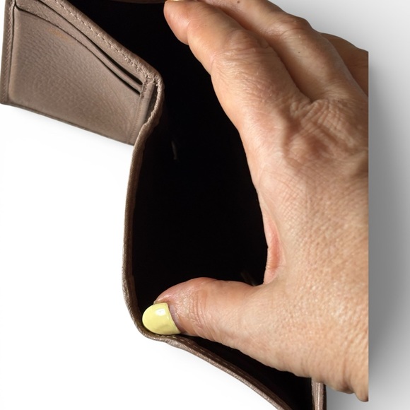 Gucci Taupe marmot small trifold Leather Wallet with Gold Logo - Picture 9 of 15